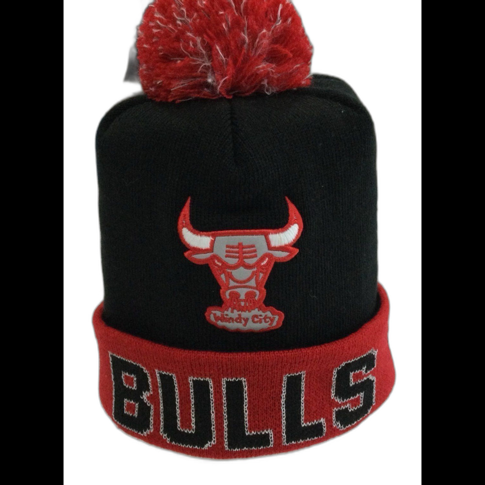 New Era Hat Unisex One Size Black Red Chicago Bulls Windy City Pompom Beanie - Picture 1 of 9